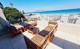 2Whitewaters Bloubergstrand Homestay